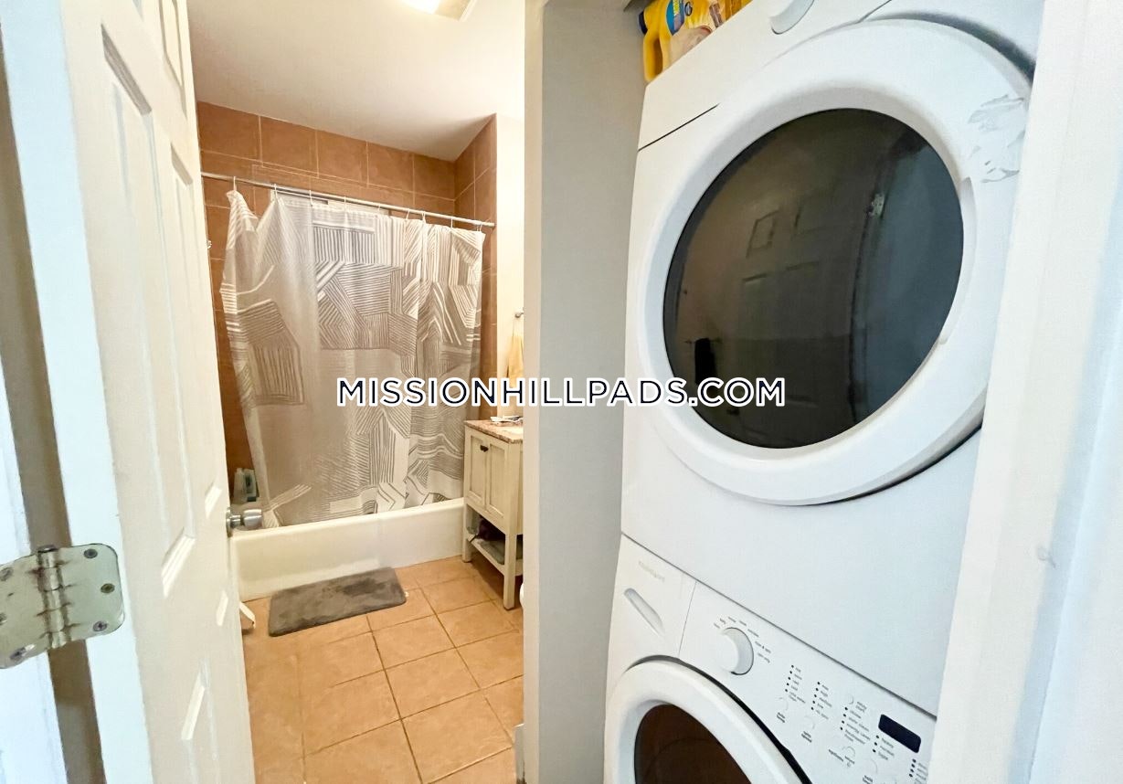 52 Delle Ave, Mission Hill