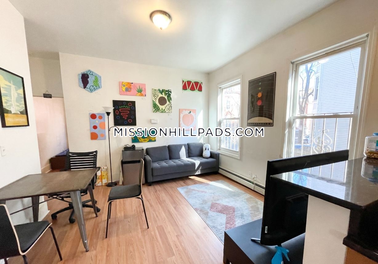 52 Delle Ave, Mission Hill