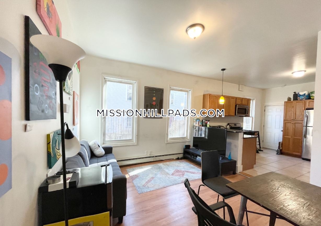 52 Delle Ave, Mission Hill