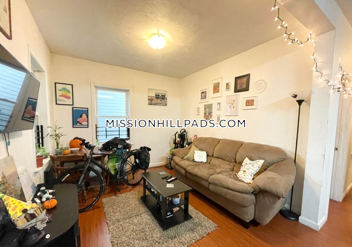 93 Hillside St, Mission Hill