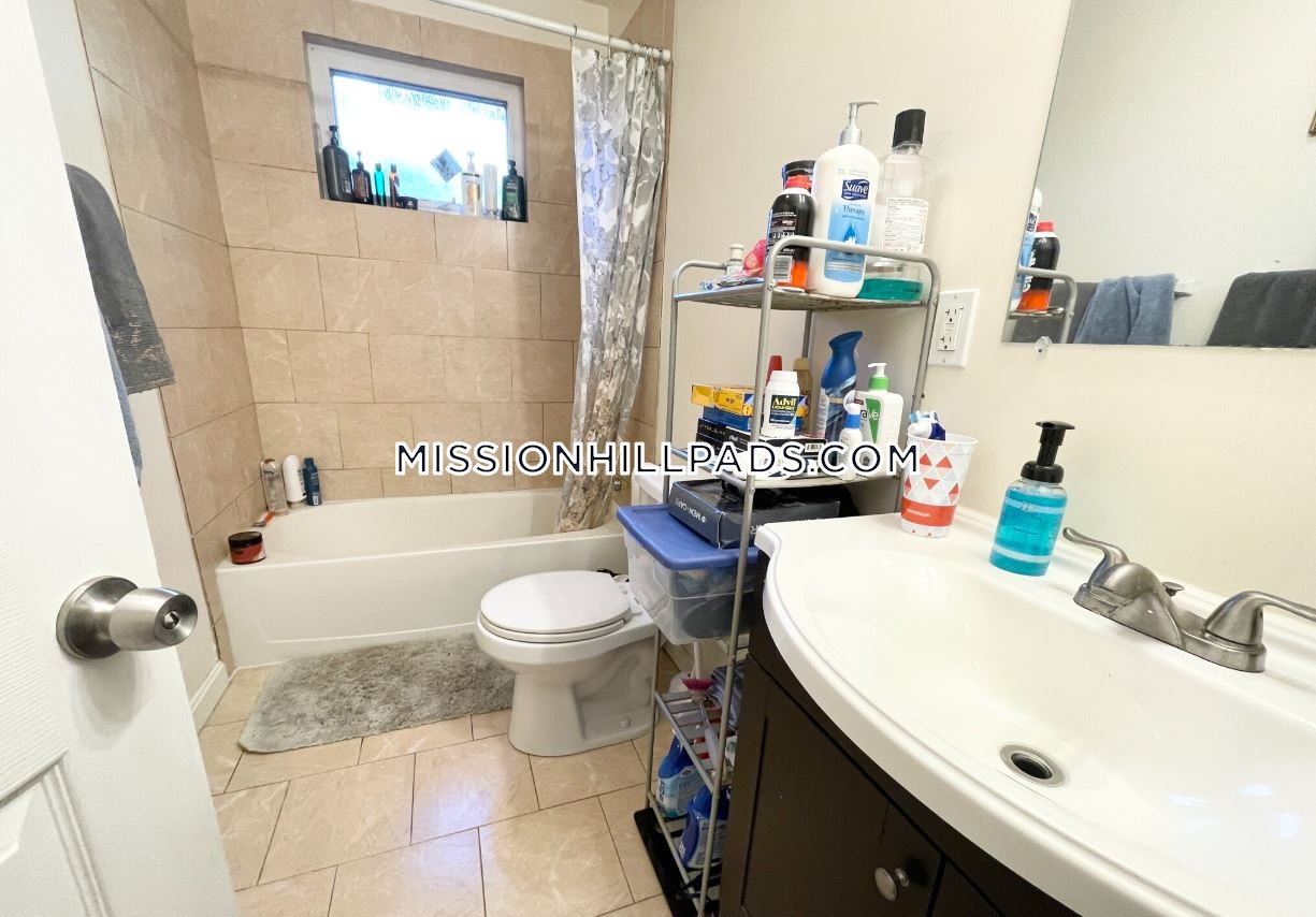 93 Hillside St, Mission Hill