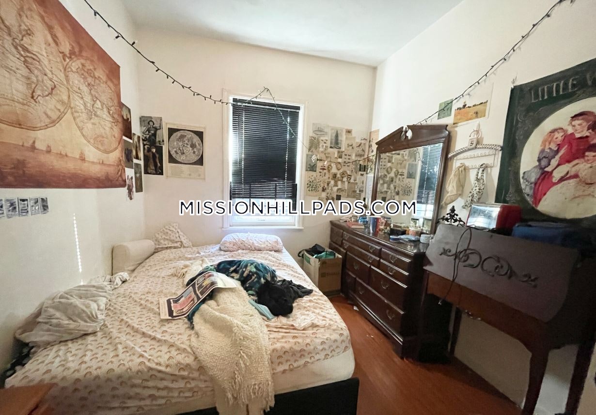 93 Hillside St, Mission Hill