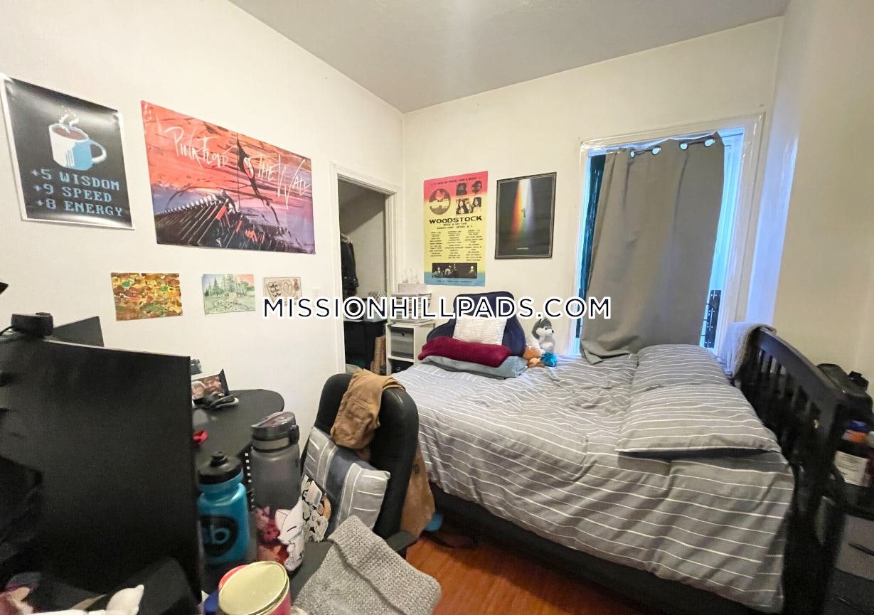 93 Hillside St, Mission Hill