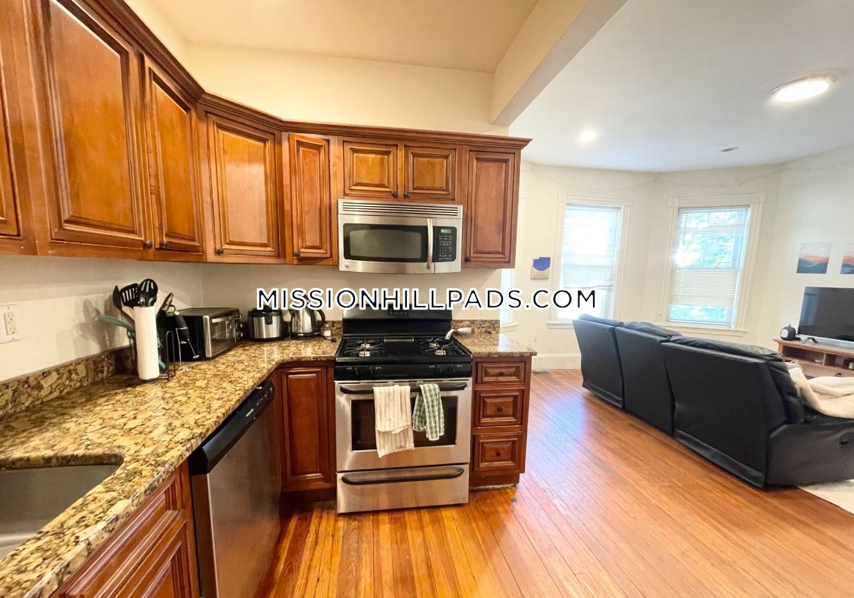 112.1 Hillside St, Mission Hill