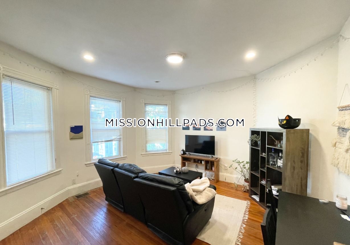 112.1 Hillside St, Mission Hill