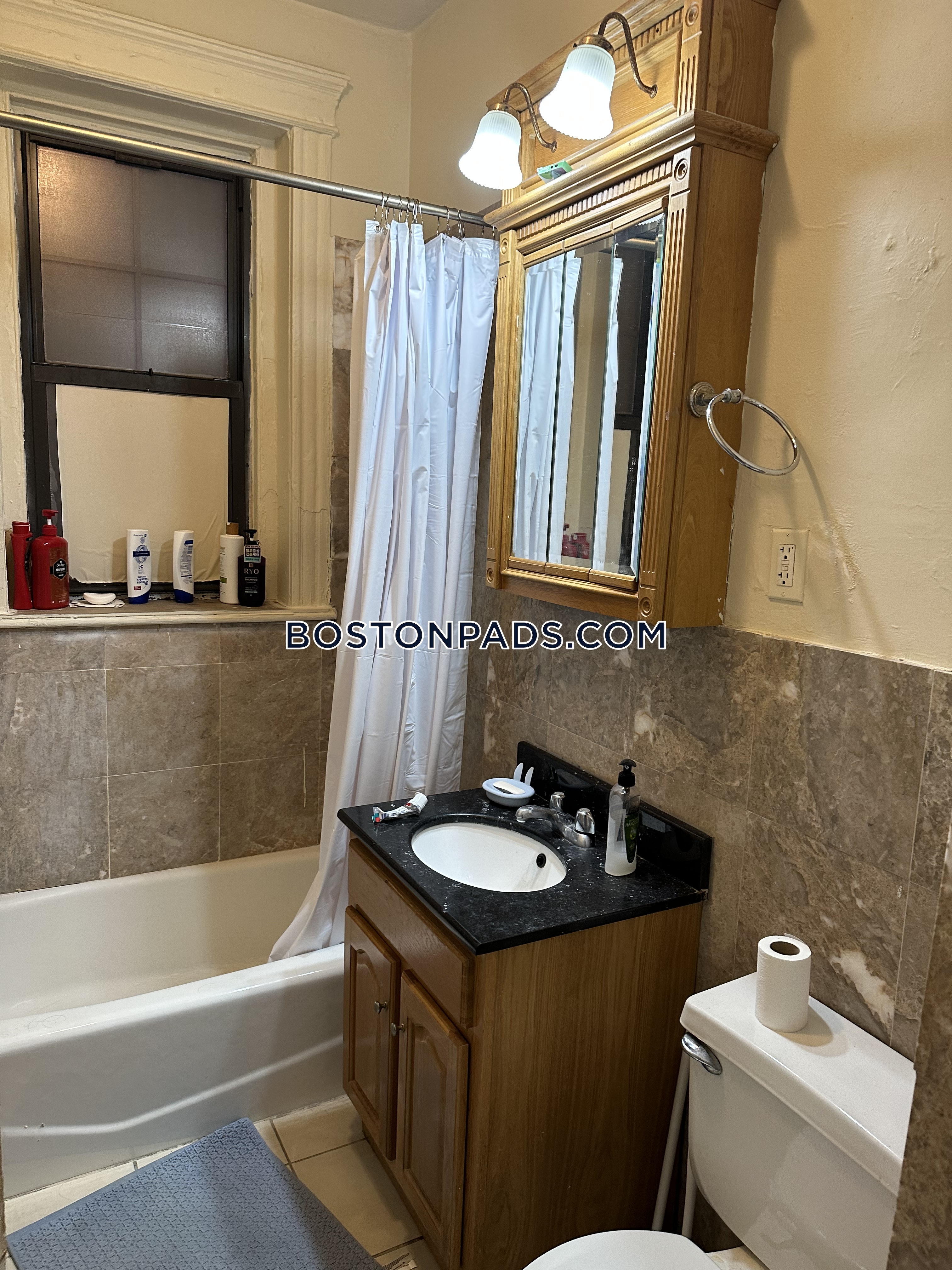 204 Hemenway St, Fenway