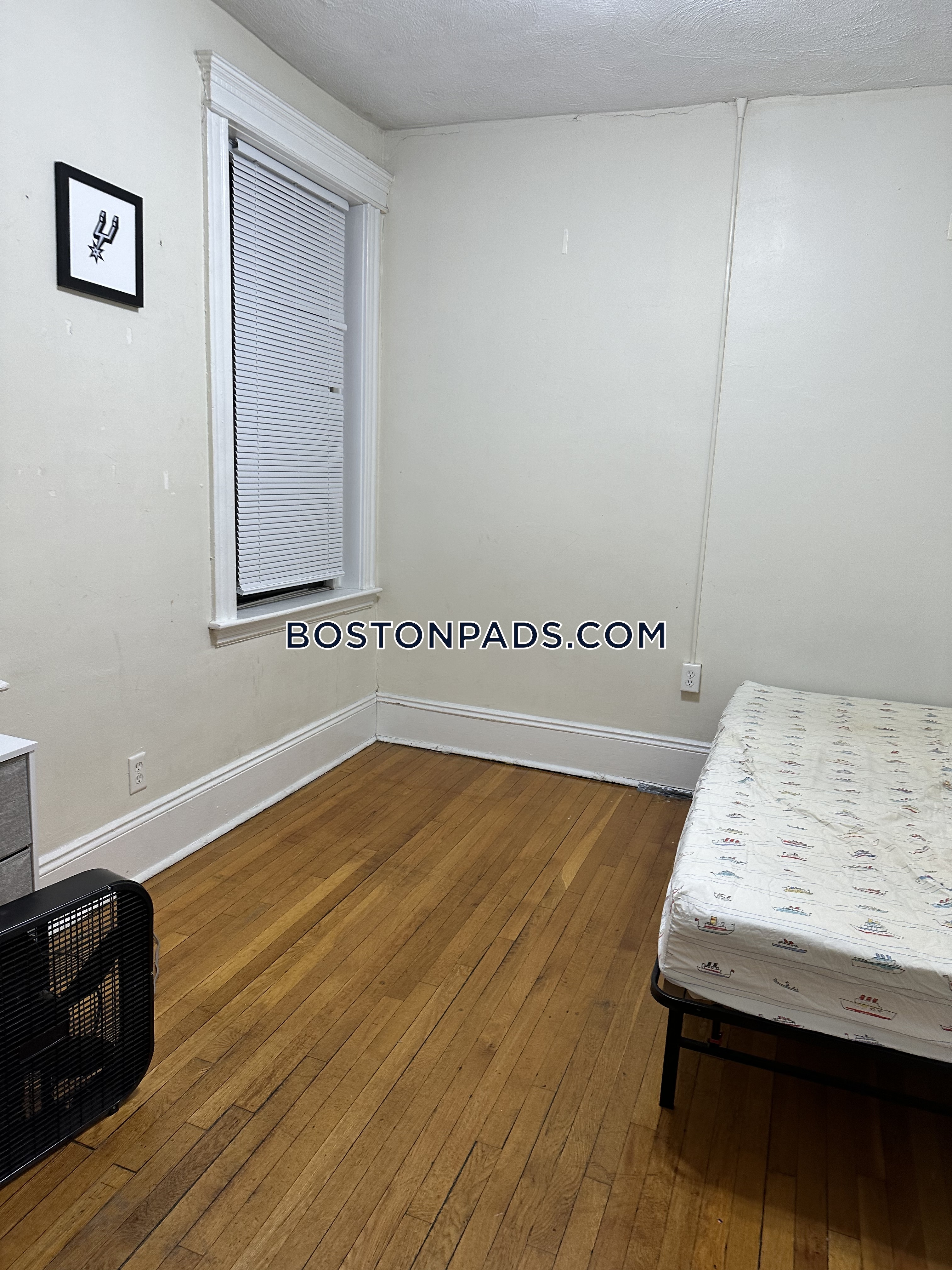 204 Hemenway St, Fenway