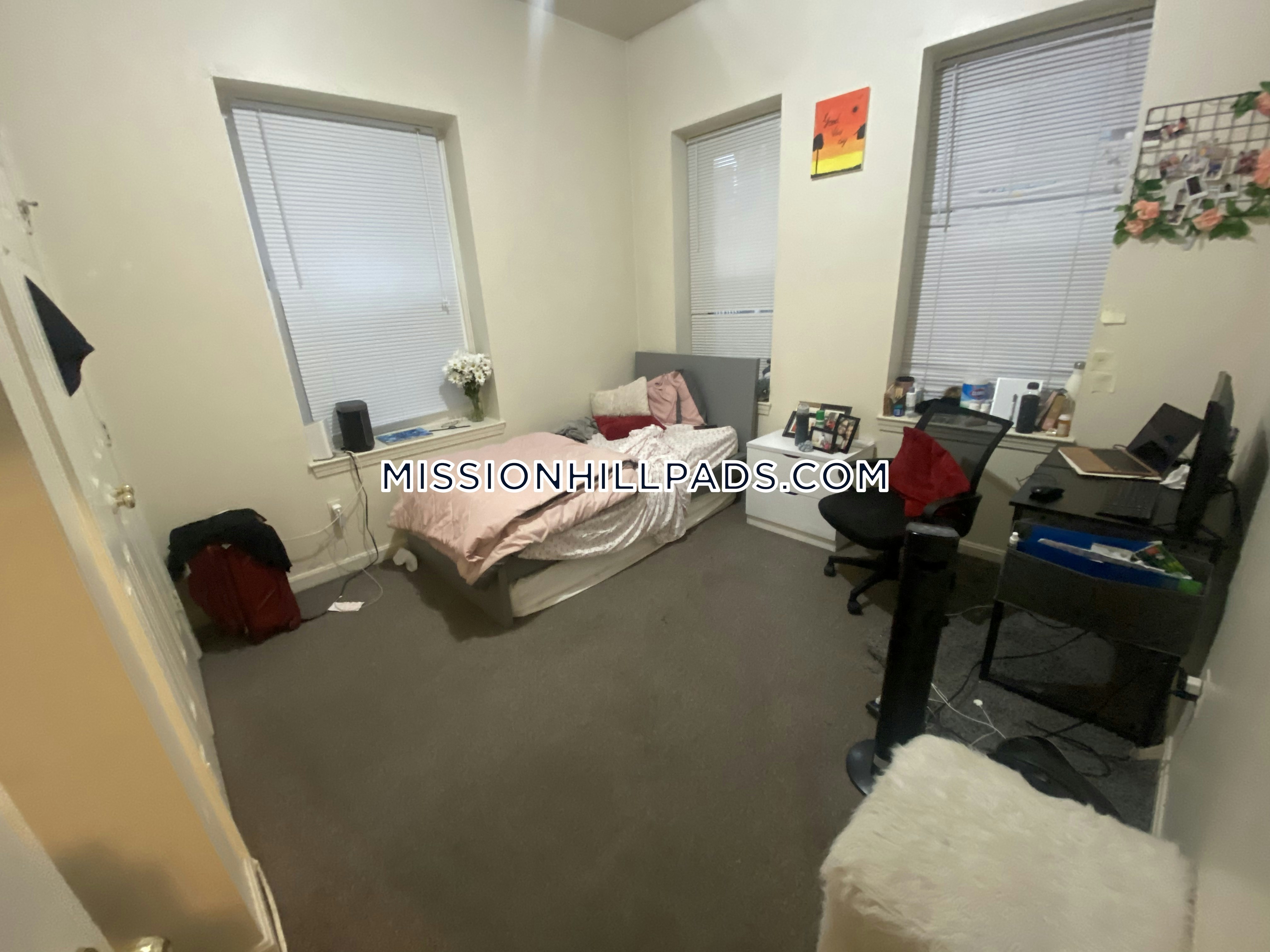 1458 Tremont St, Mission Hill