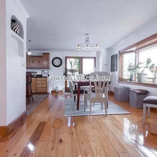 35 Fort Ave, Roxbury