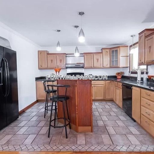 35 Fort Ave, Roxbury