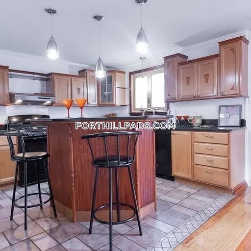 35 Fort Ave, Roxbury