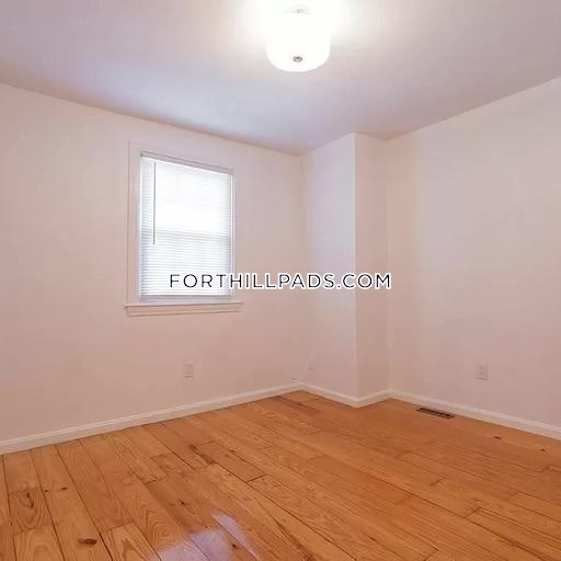 35 Fort Ave, Roxbury