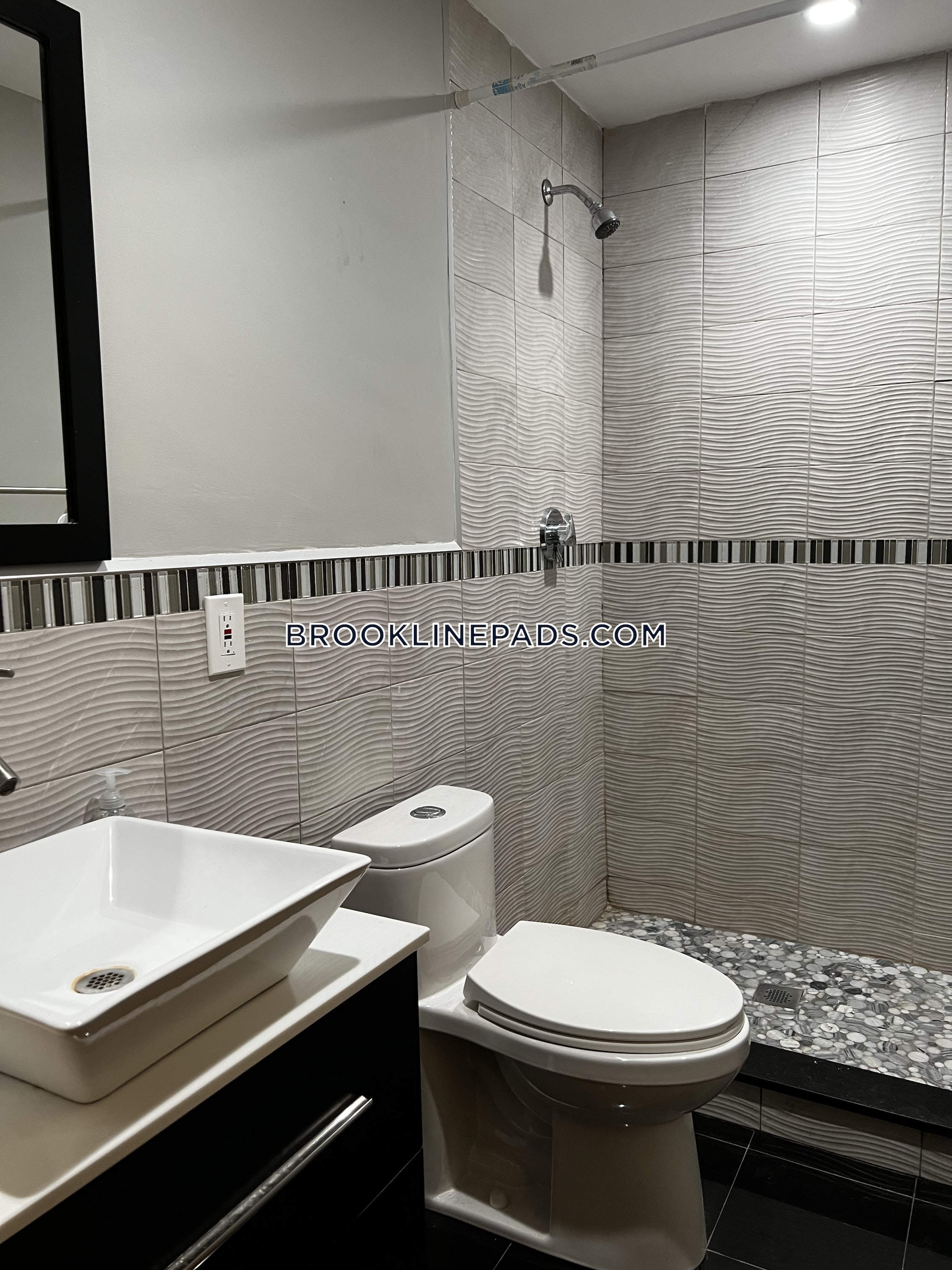 152 Winchester St, Coolidge Corner