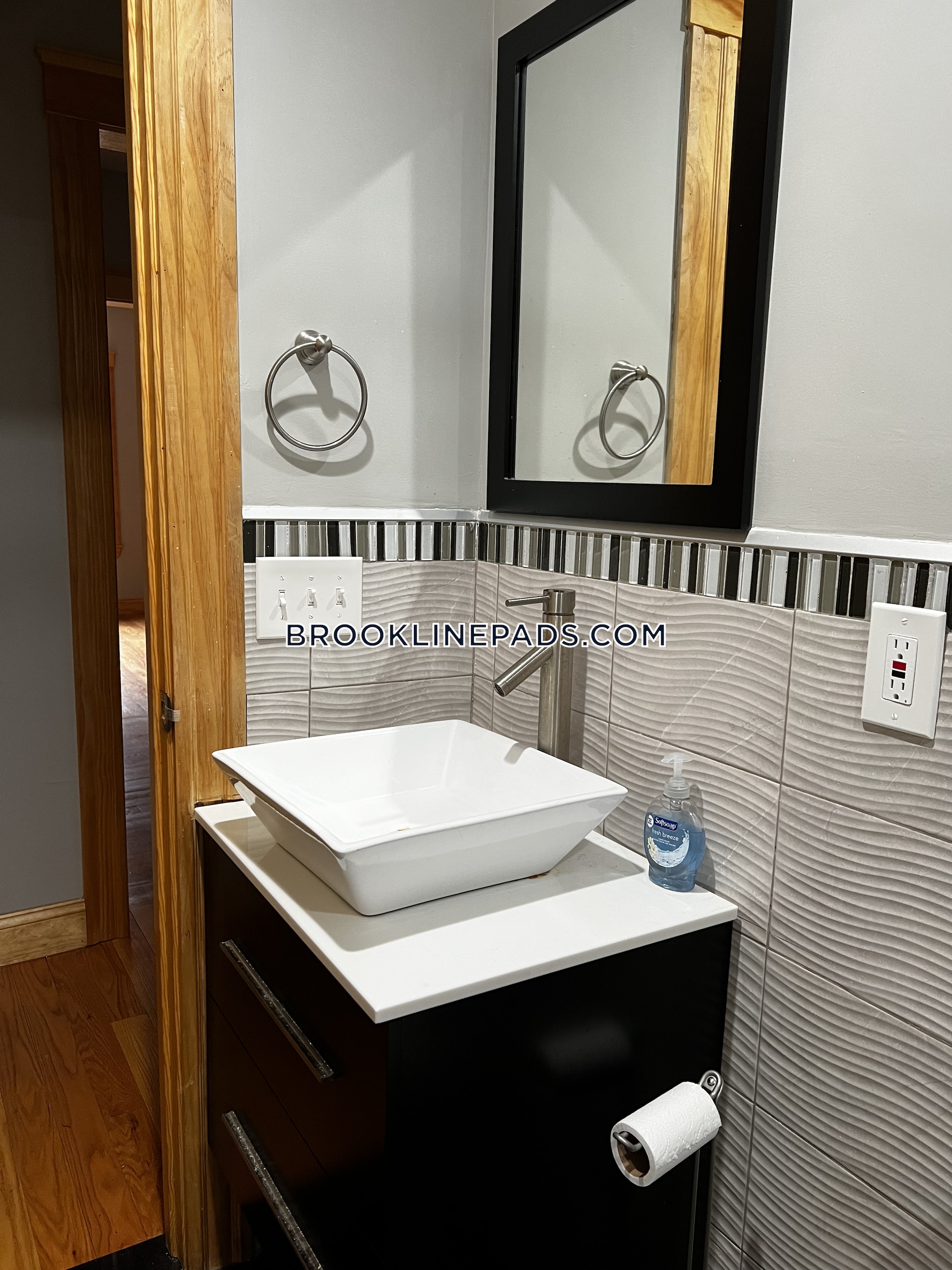 152 Winchester St, Coolidge Corner