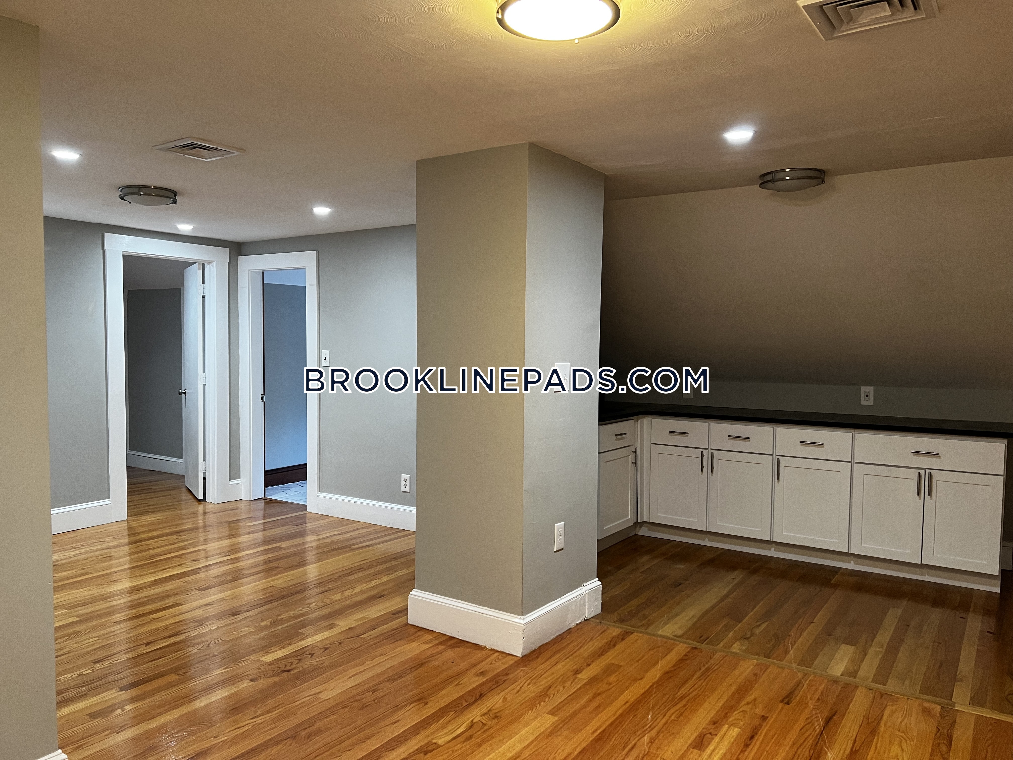 152 Winchester St, Coolidge Corner