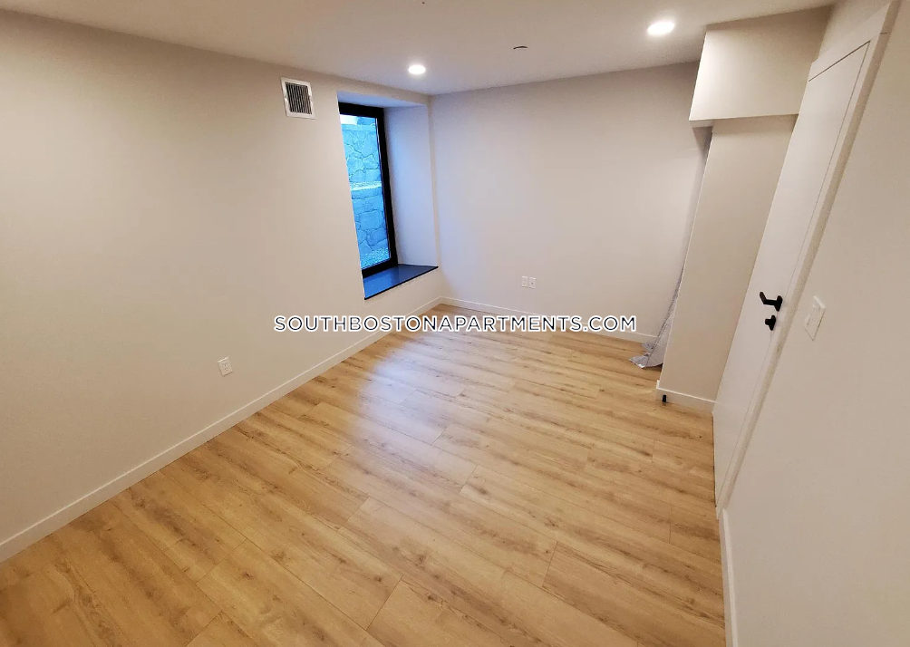 6 National St, South Boston