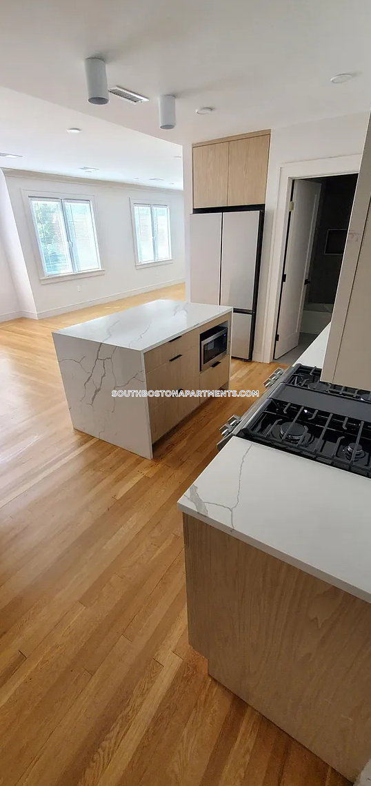 6 National St, South Boston