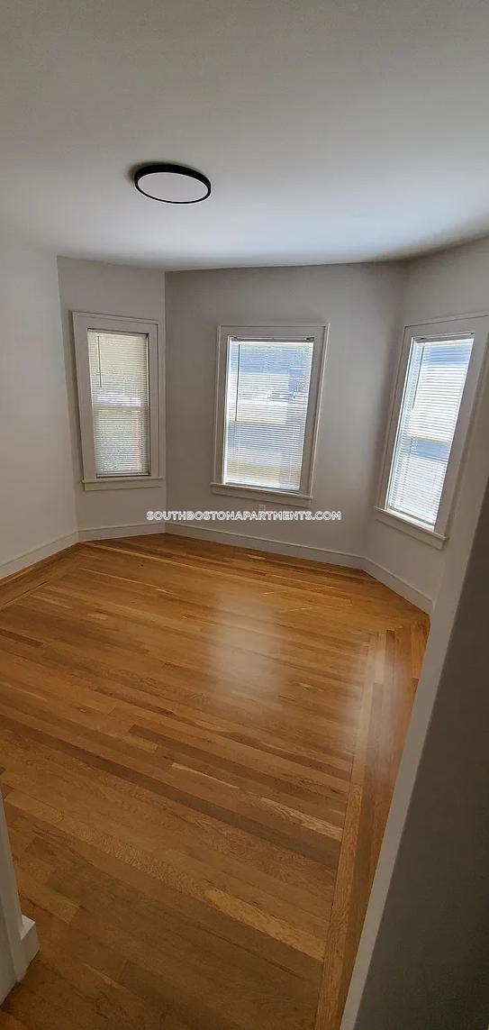 6 National St, South Boston