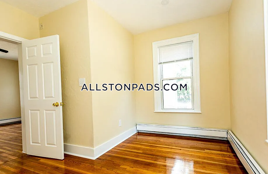 36 Pratt St, Allston