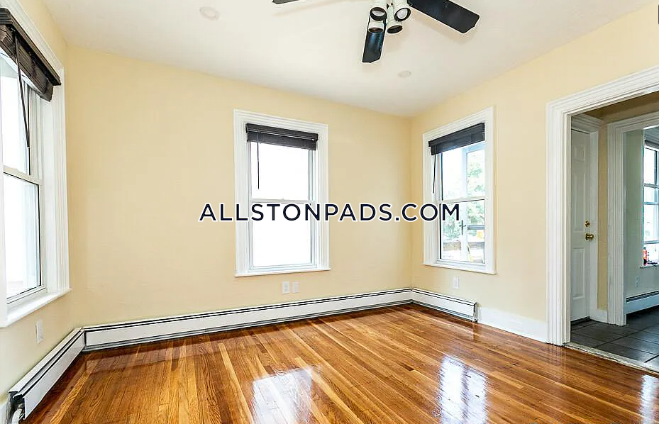 36 Pratt St, Allston