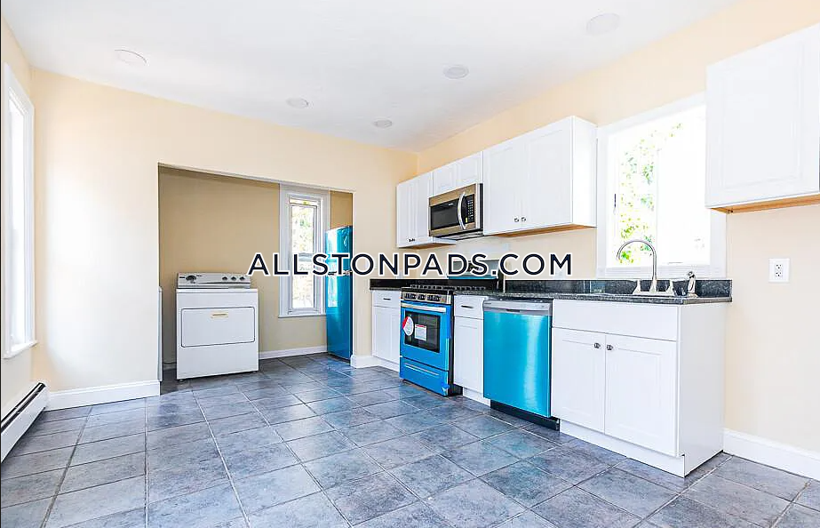 36 Pratt St, Allston