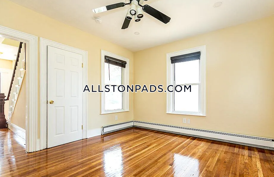 36 Pratt St, Allston