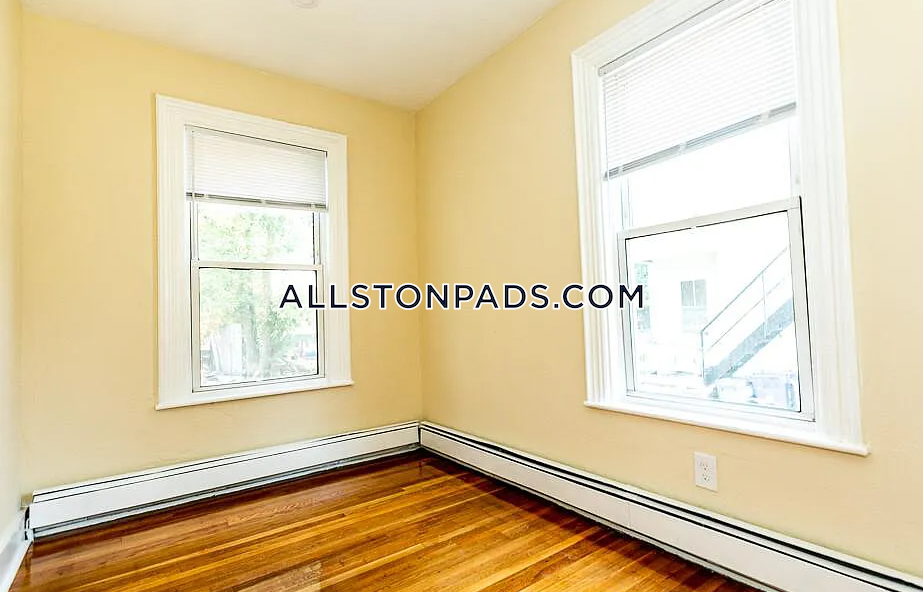 36 Pratt St, Allston