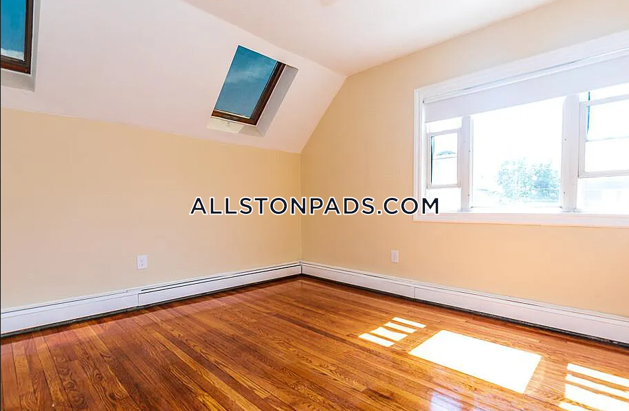 36 Pratt St, Allston