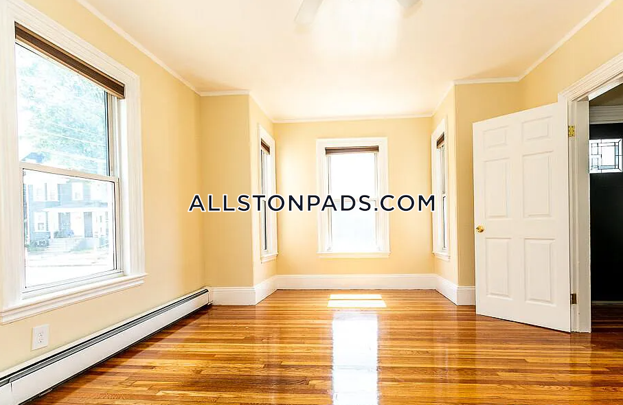 36 Pratt St, Allston