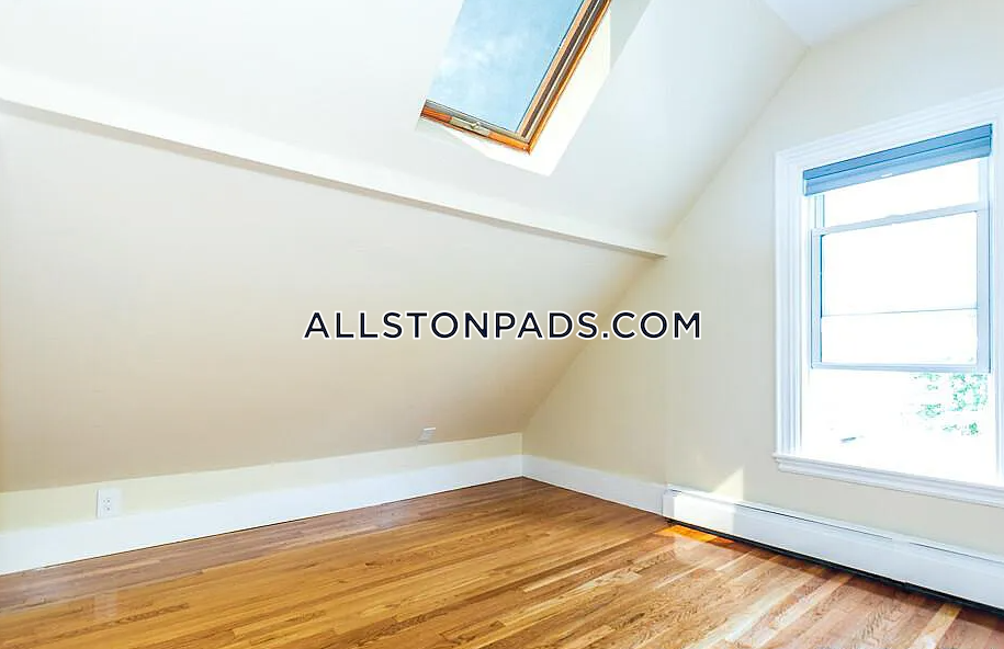 36 Pratt St, Allston