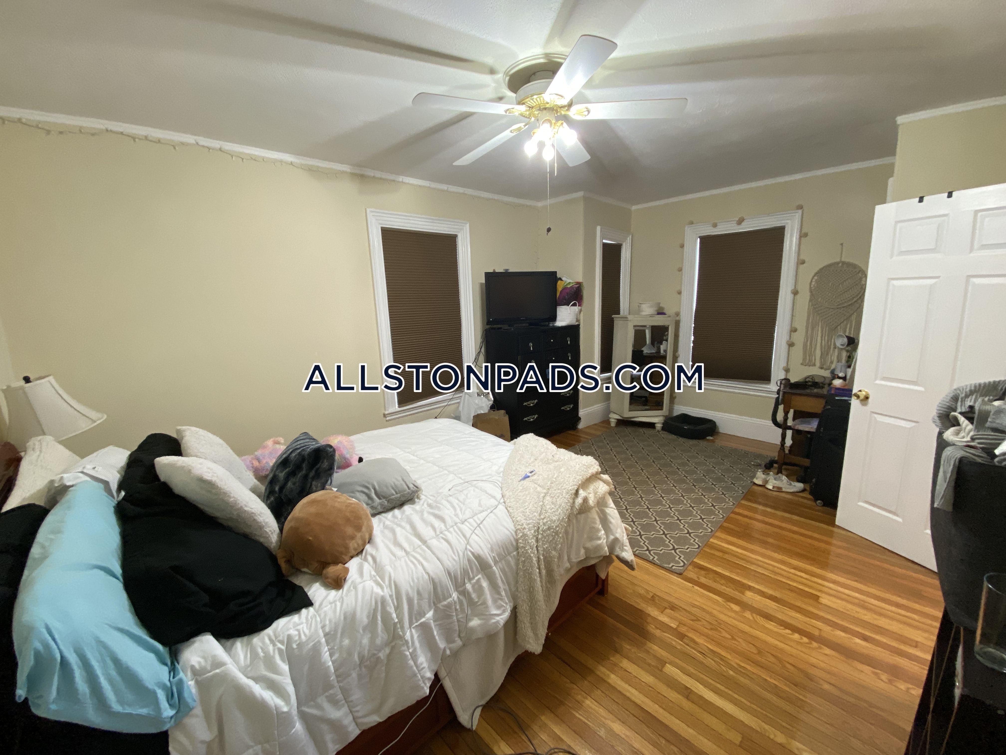 36 Pratt St, Allston