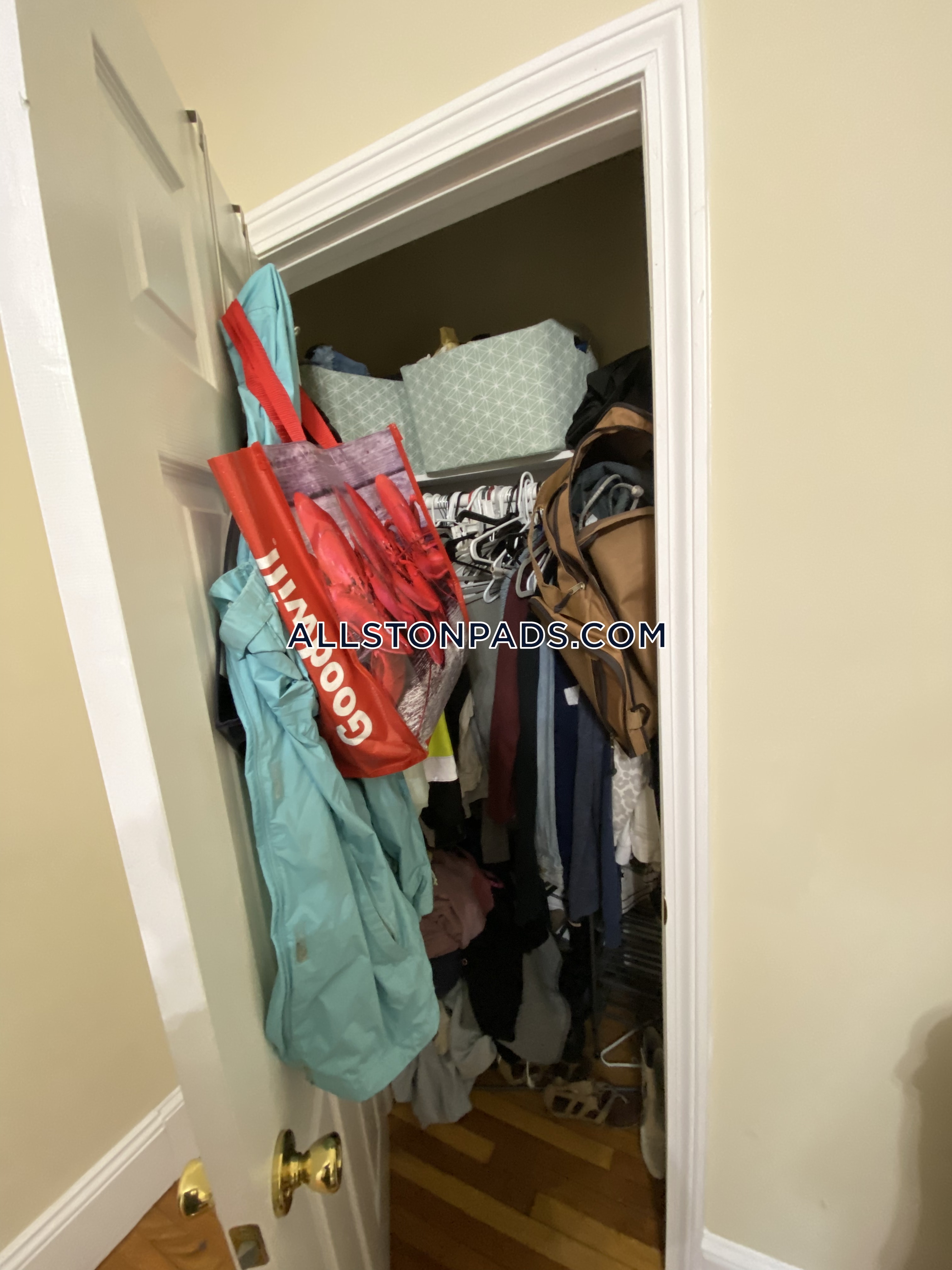 36 Pratt St, Allston