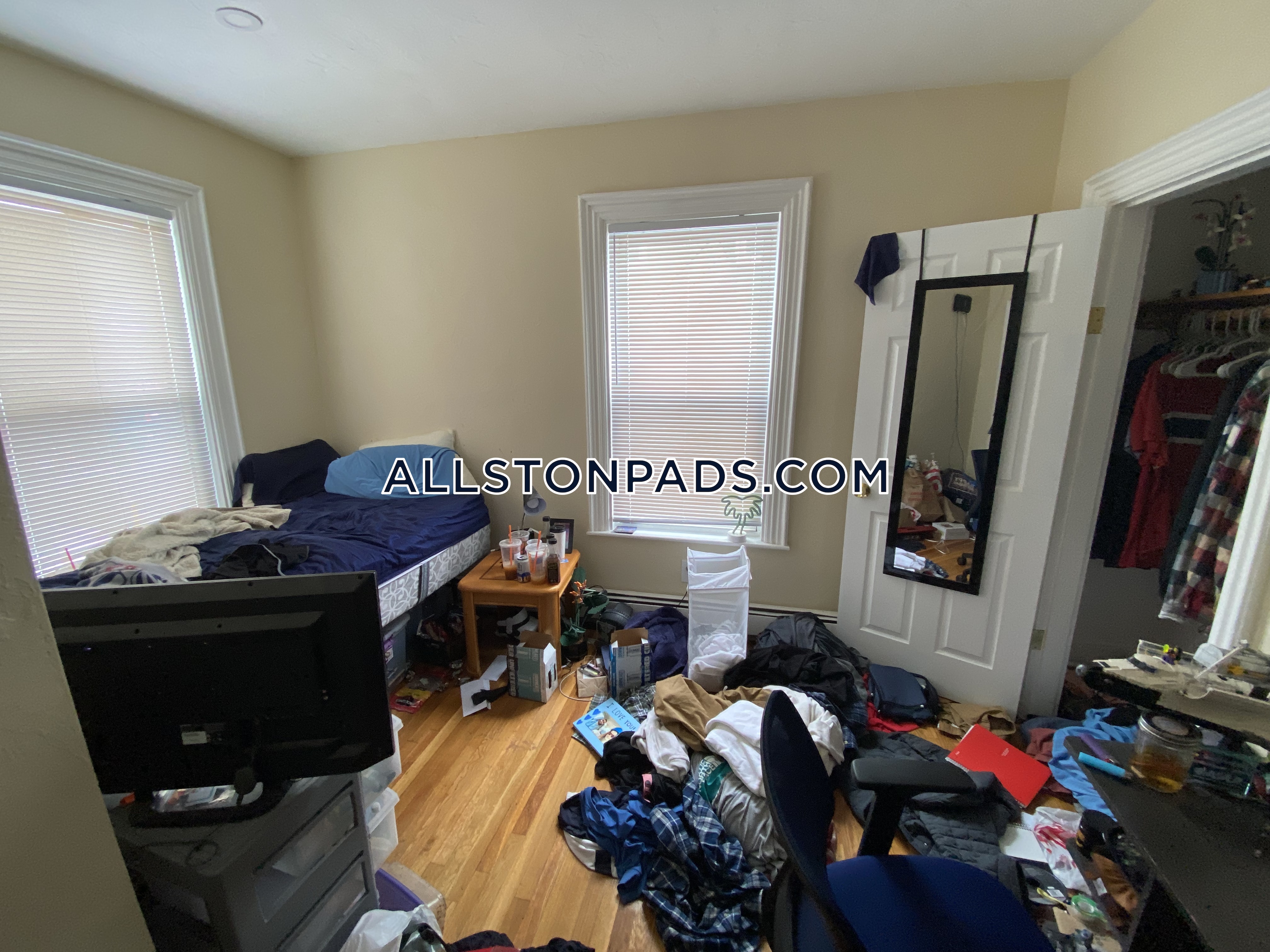 36 Pratt St, Allston