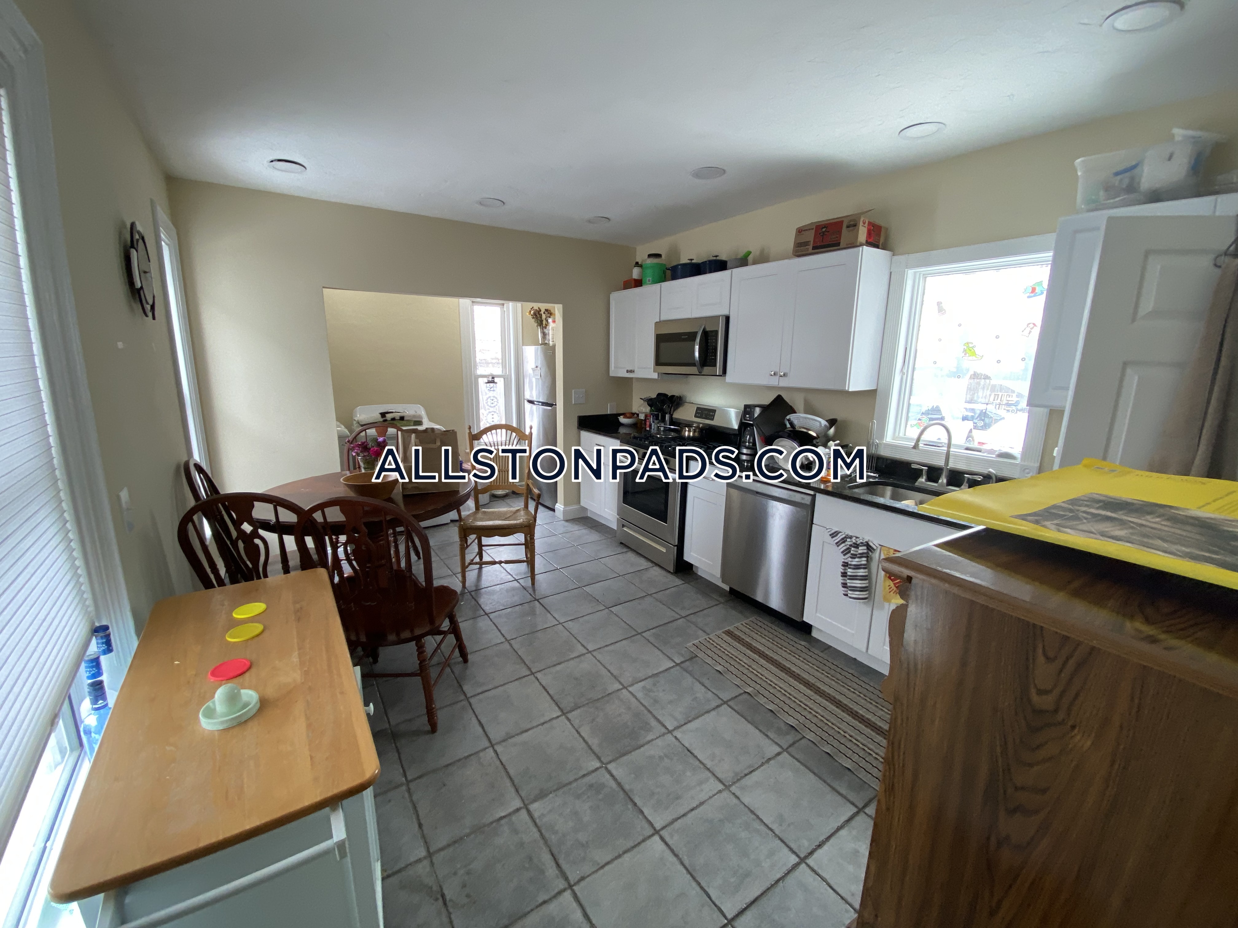 36 Pratt St, Allston