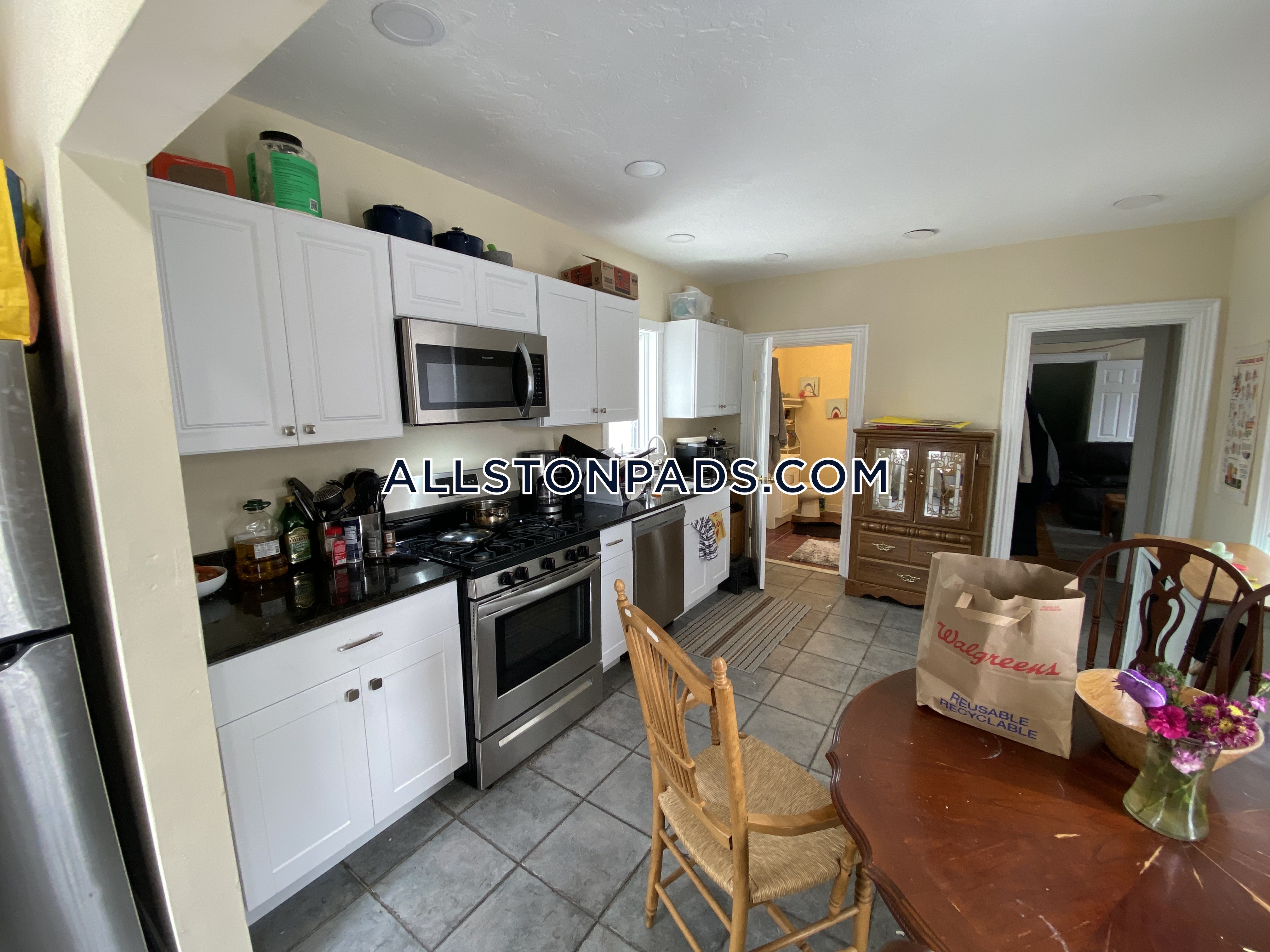 36 Pratt St, Allston