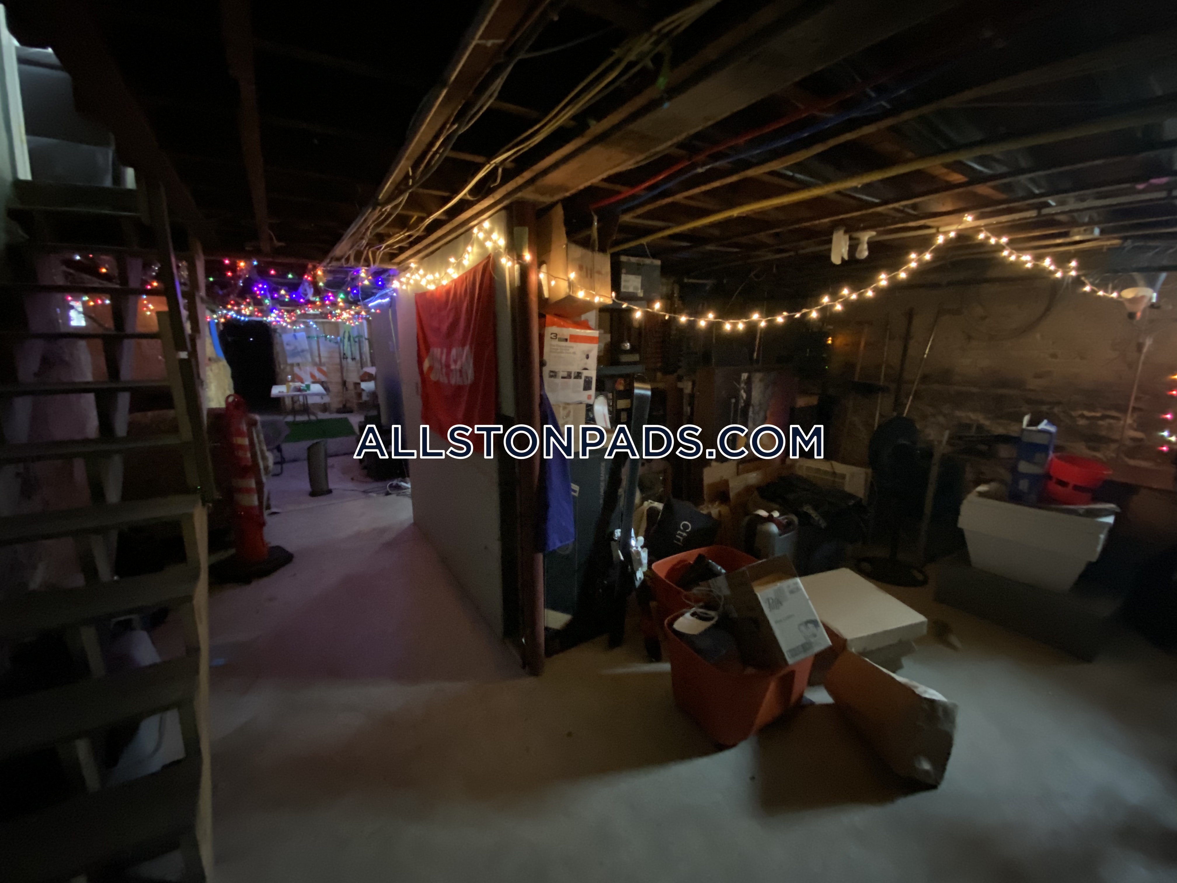 36 Pratt St, Allston