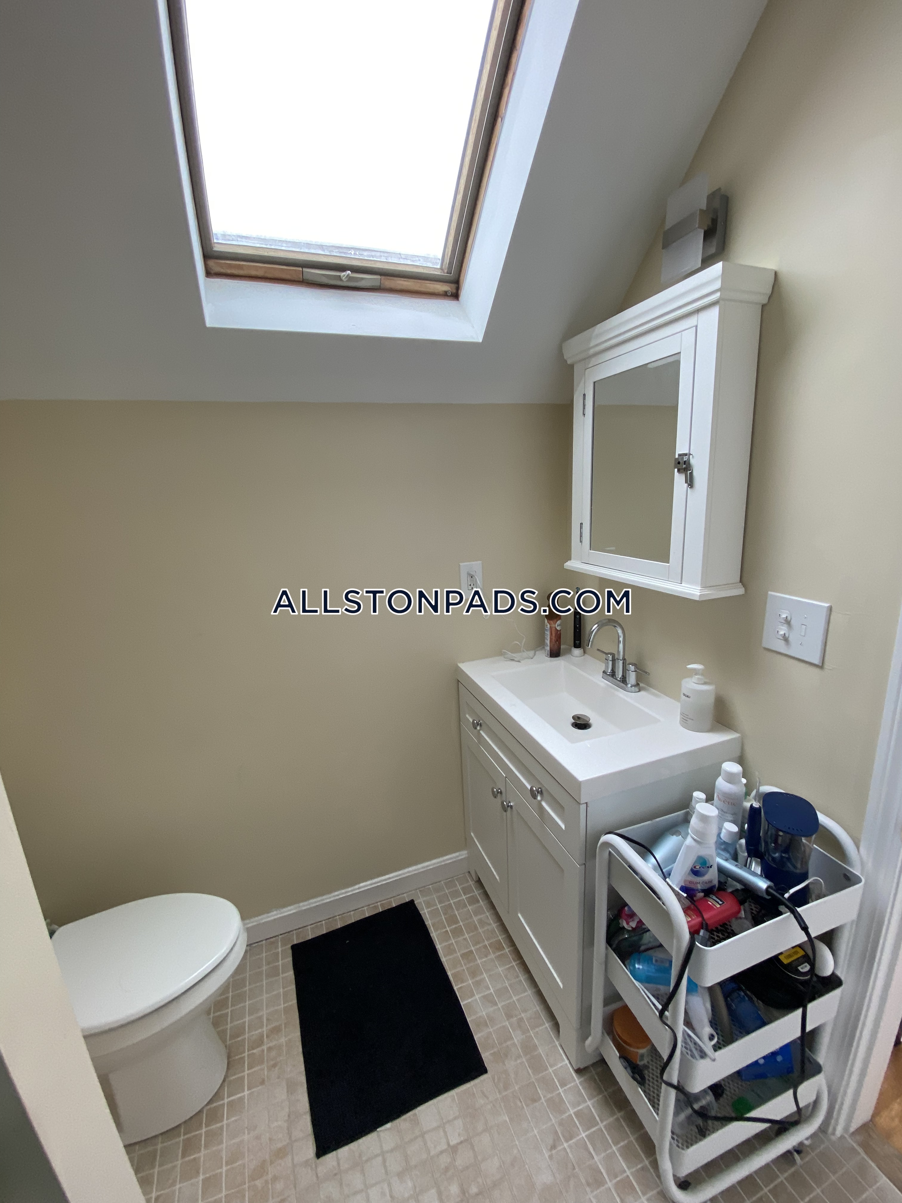 36 Pratt St, Allston