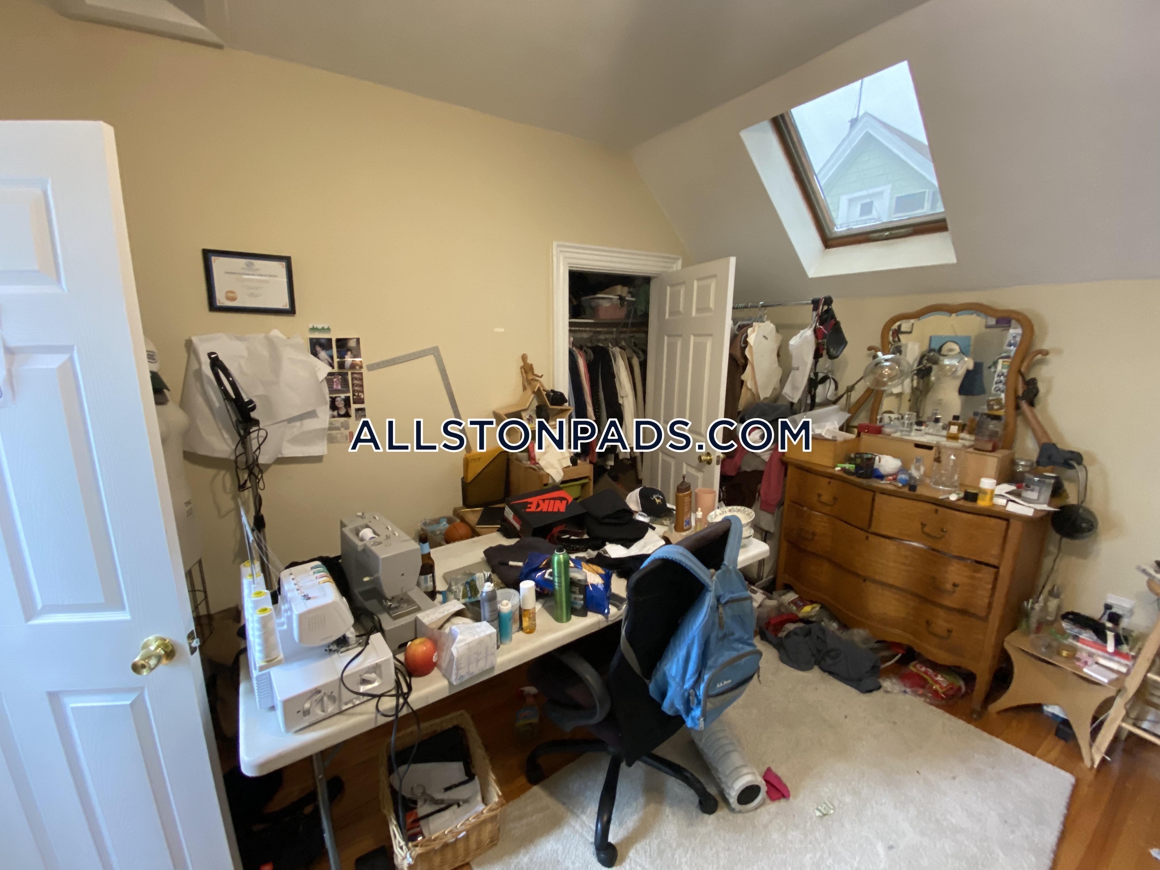 36 Pratt St, Allston