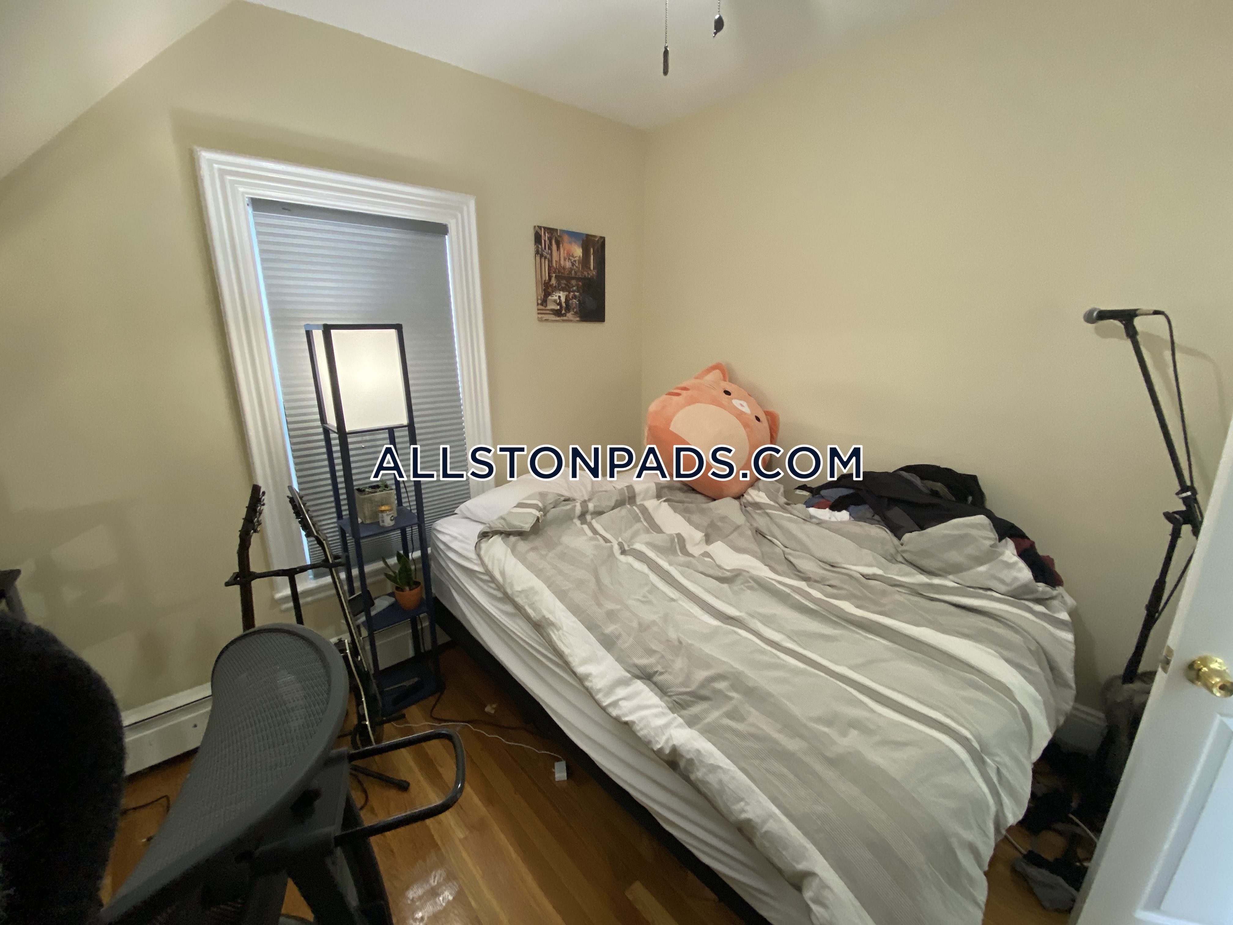 36 Pratt St, Allston