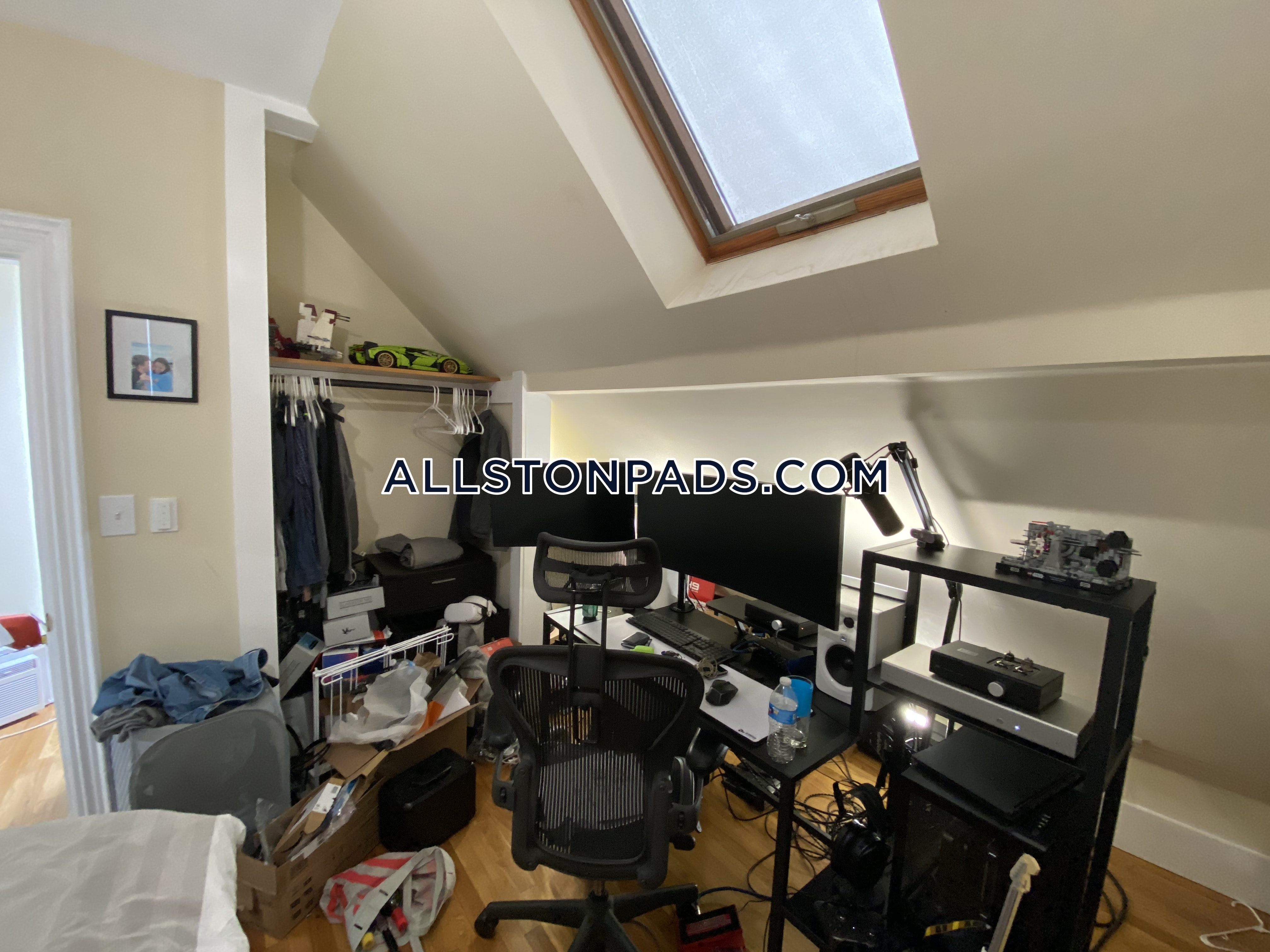 36 Pratt St, Allston