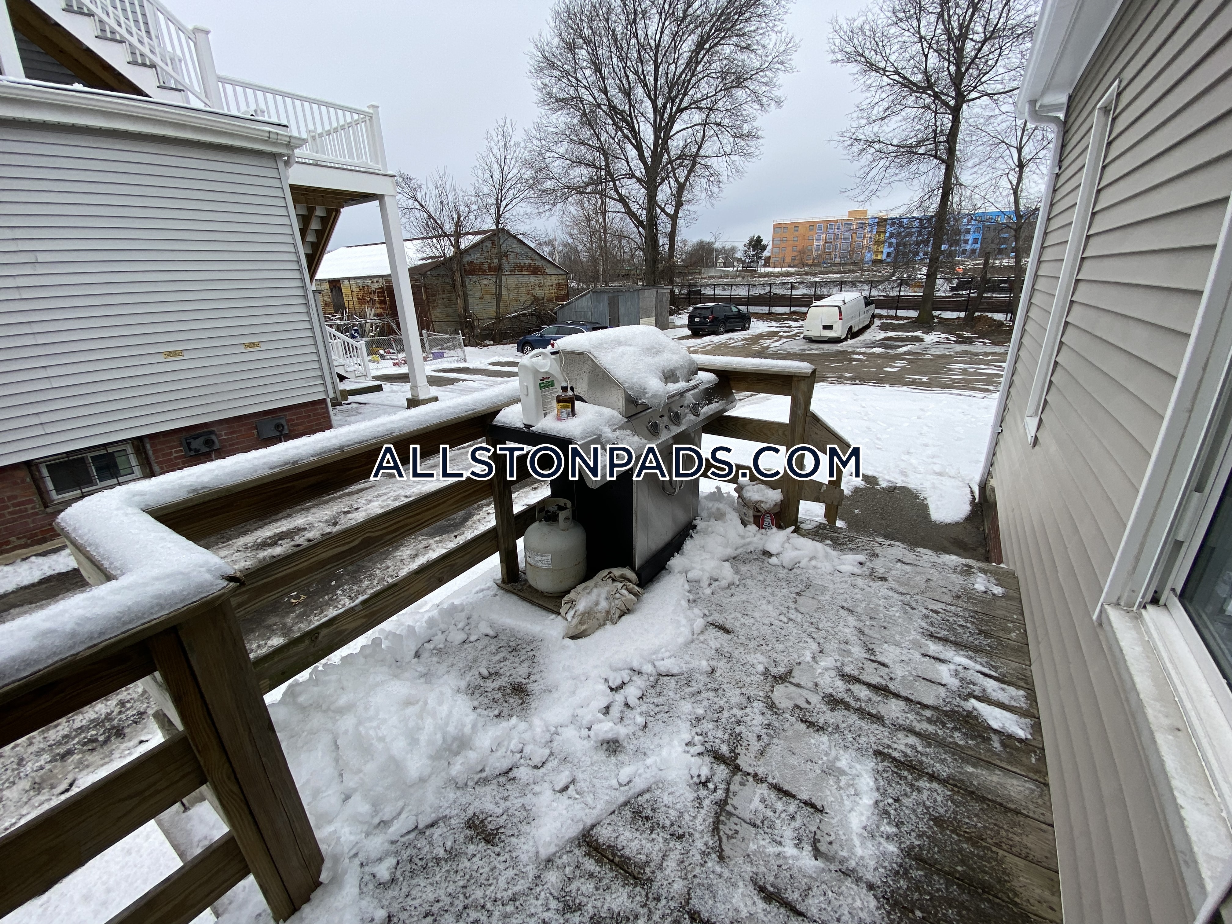 36 Pratt St, Allston