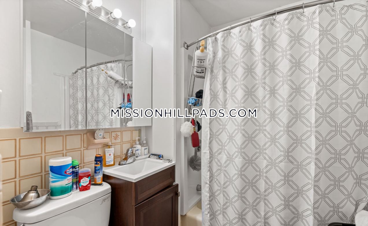 78 Hillside St, Fenway