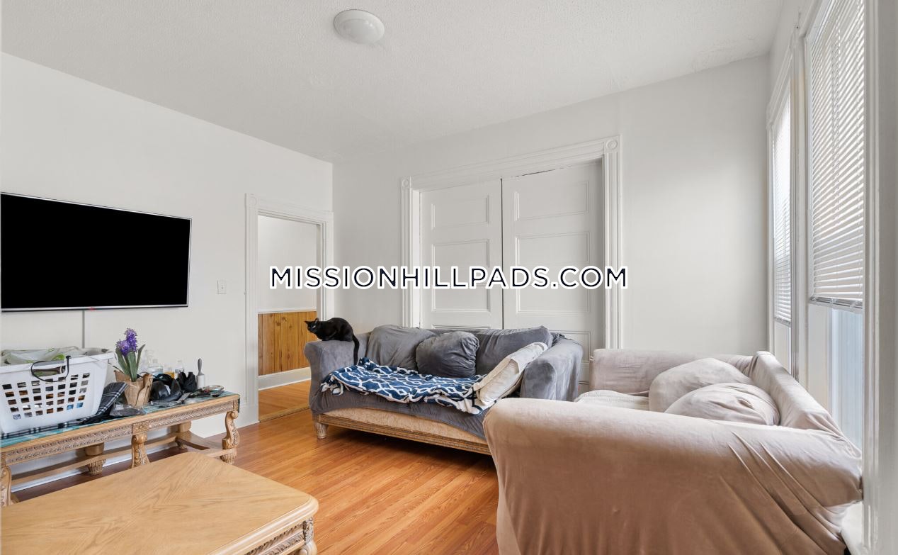 78 Hillside St, Fenway