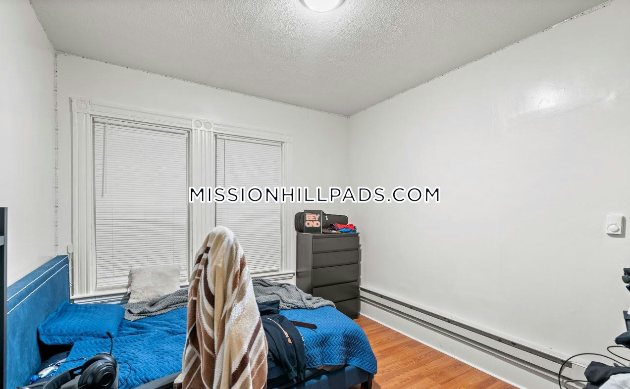 78 Hillside St, Fenway