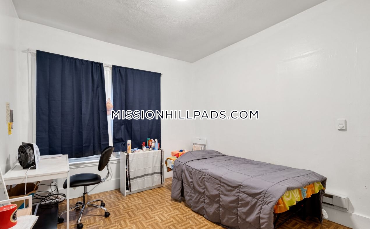 78 Hillside St, Fenway