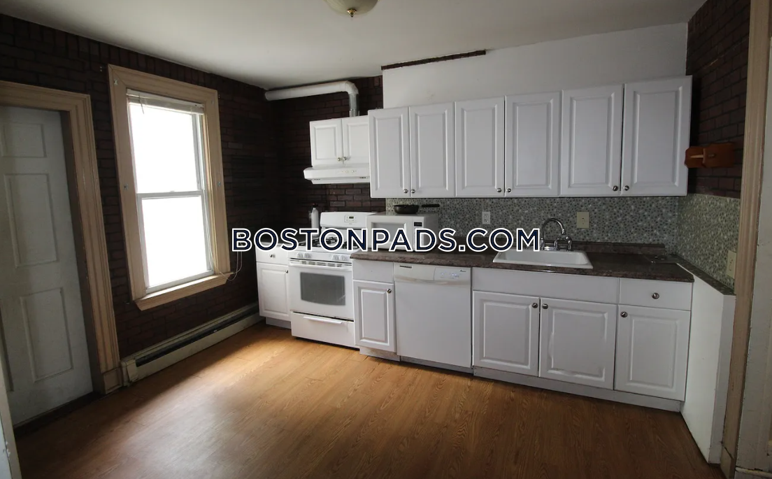 204 River St, Central Square