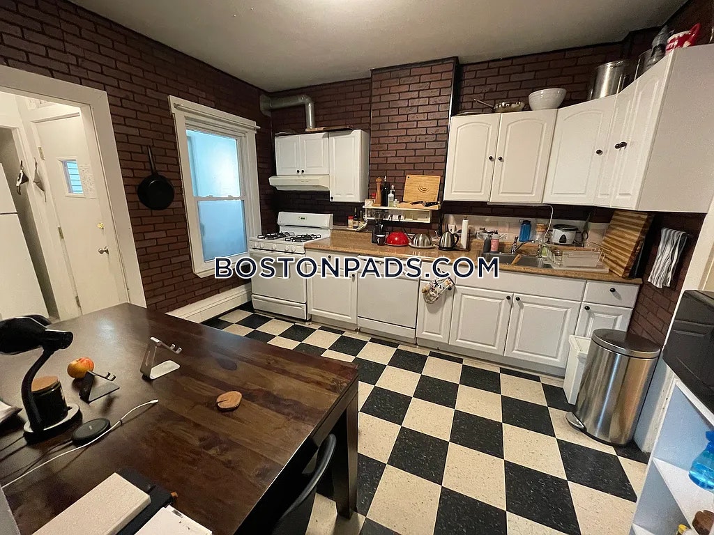 204 River St, Central Square