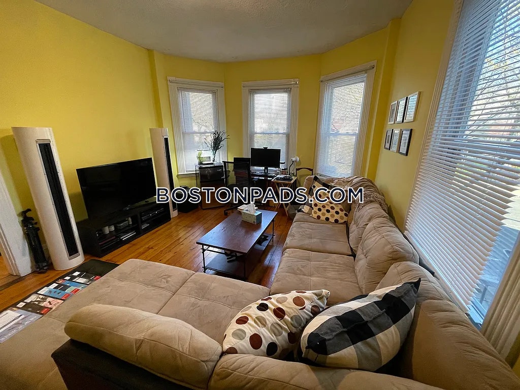 204 River St, Central Square