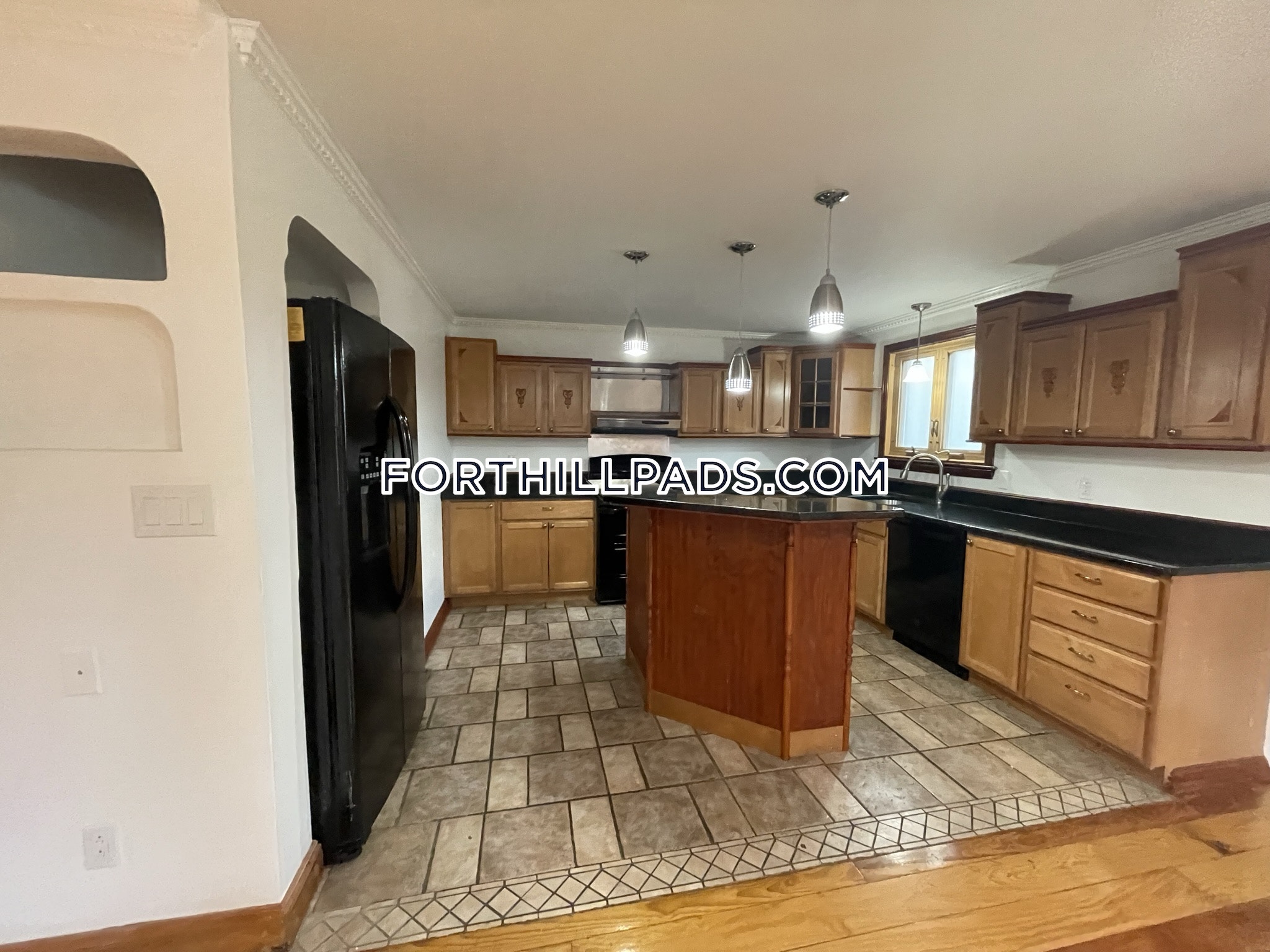 35 Fort Ave, Roxbury