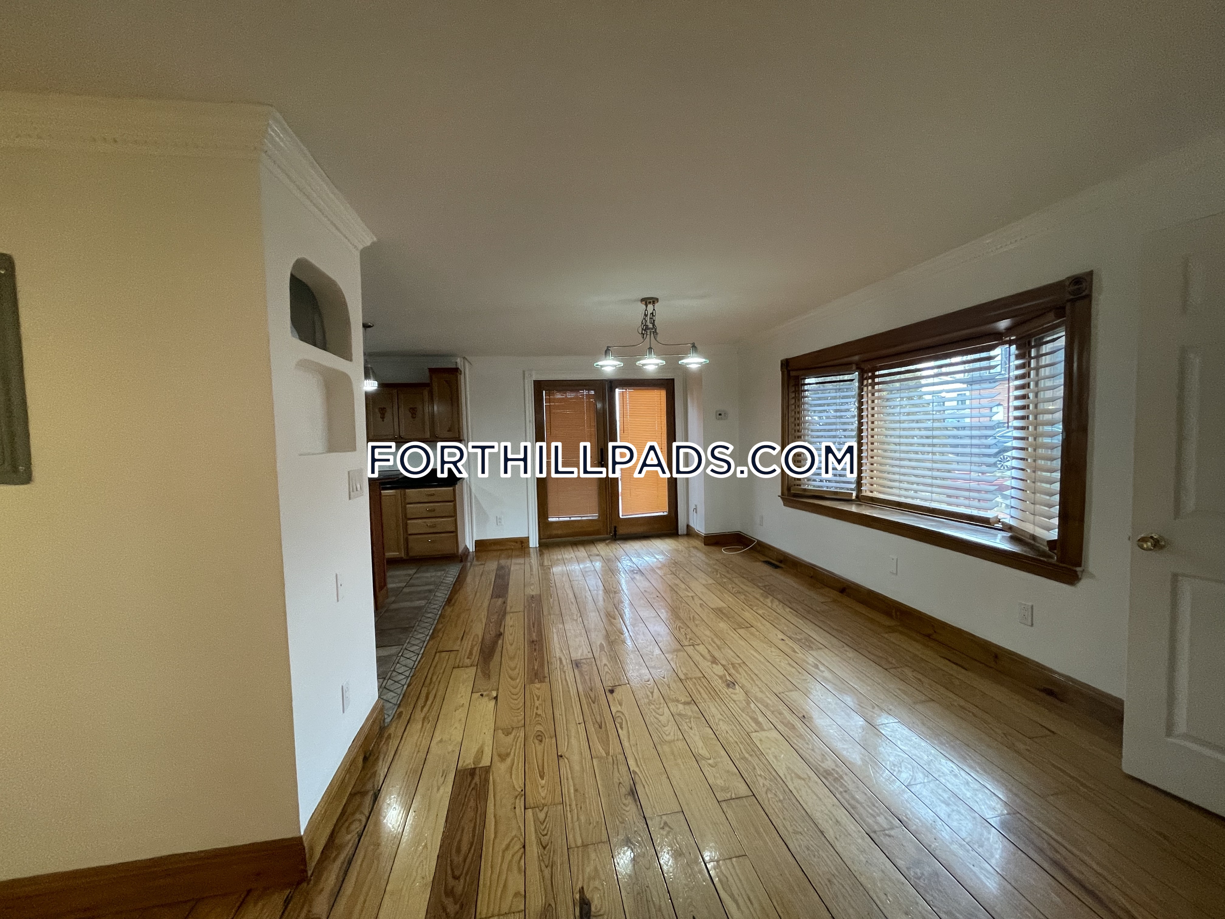 35 Fort Ave, Roxbury